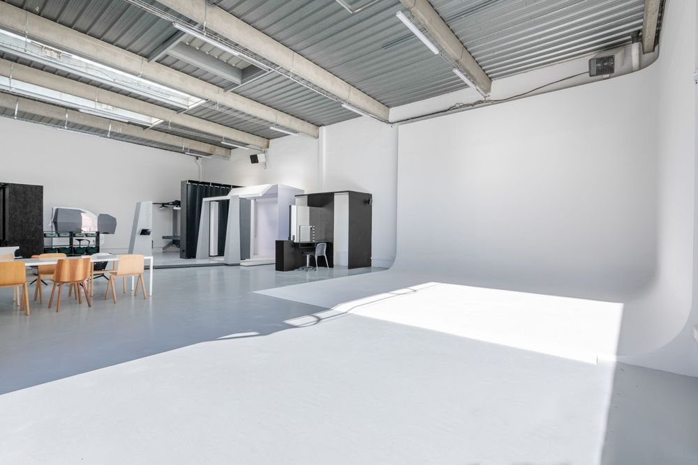 Qu’est-ce qu’un cyclorama ? Définition et usages en studio photo & vidéo